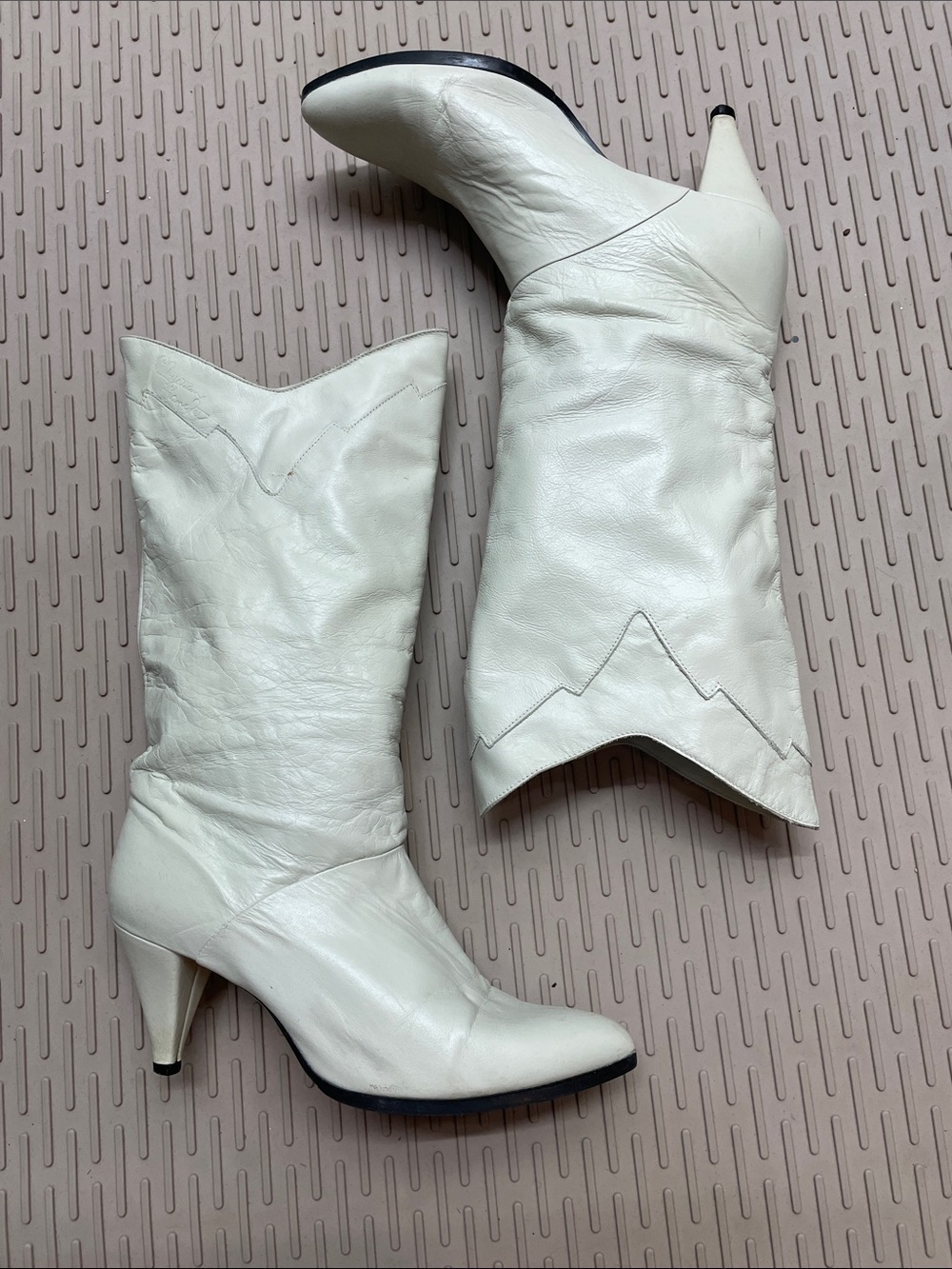 Women's Cream Mid-Calf Pointed-Toe Heeled Boots